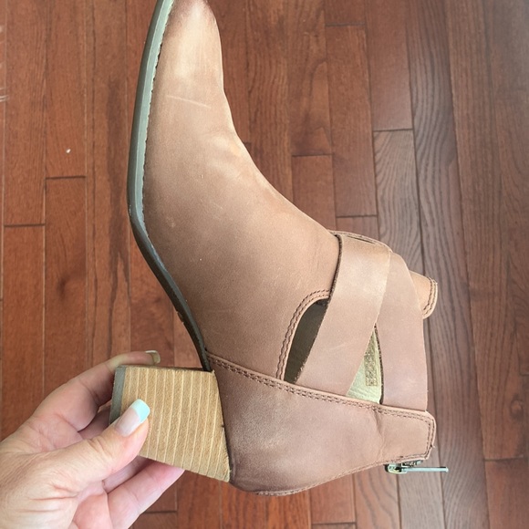 RARE Vionic Distressed Suede Leather Bootie: SIZE 8 - Picture 9 of 12